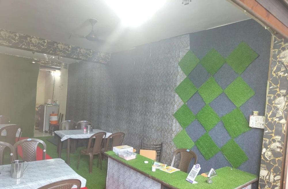 Индаур: Hotel SS-1