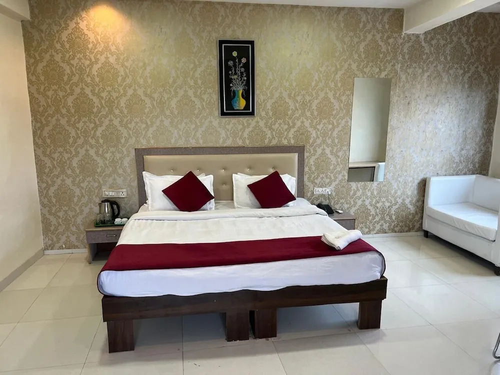 Индаур: Hotel SS-1