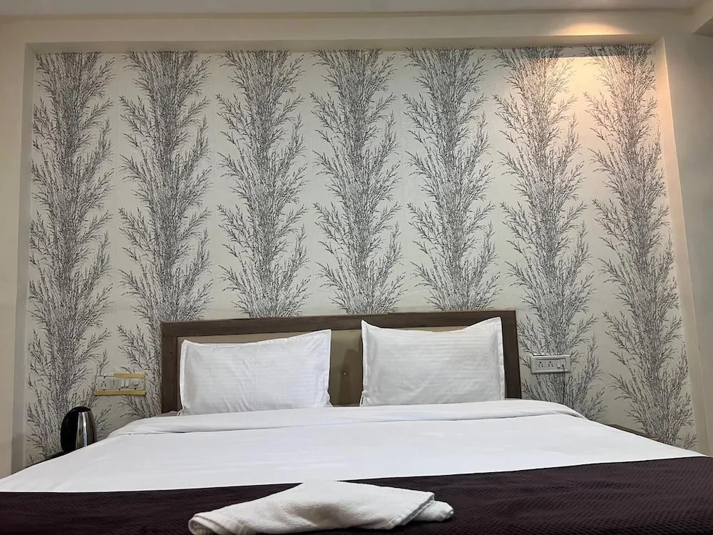 Индаур: Hotel SS-1