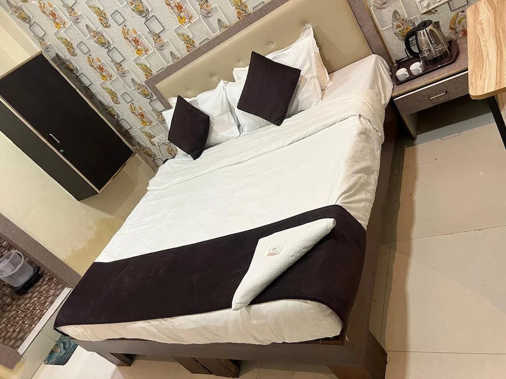 Индаур: Hotel SS-1