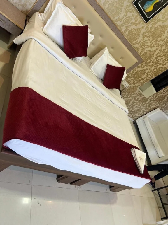 Индаур: Hotel SS-1