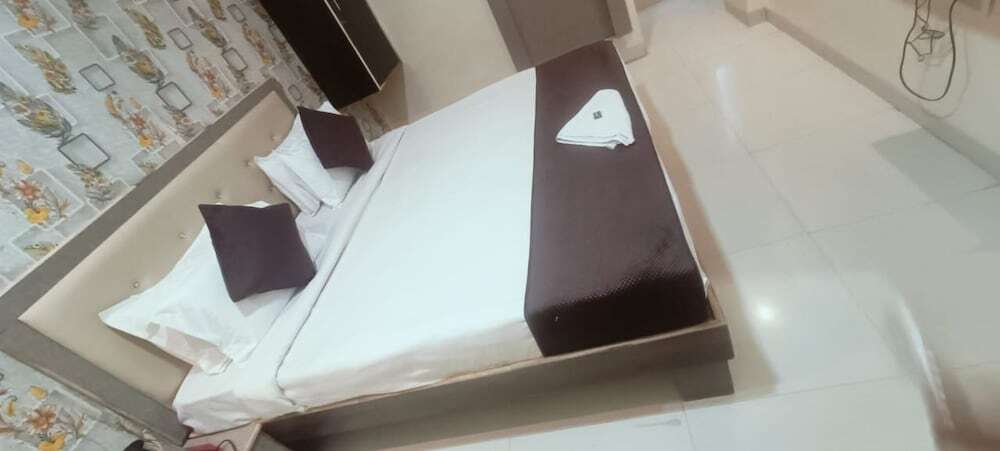 Индаур: Hotel SS-1