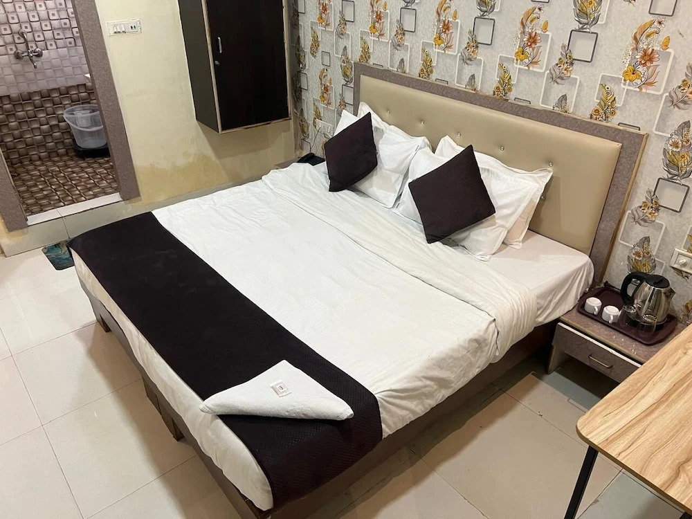 Индаур: Hotel SS-1