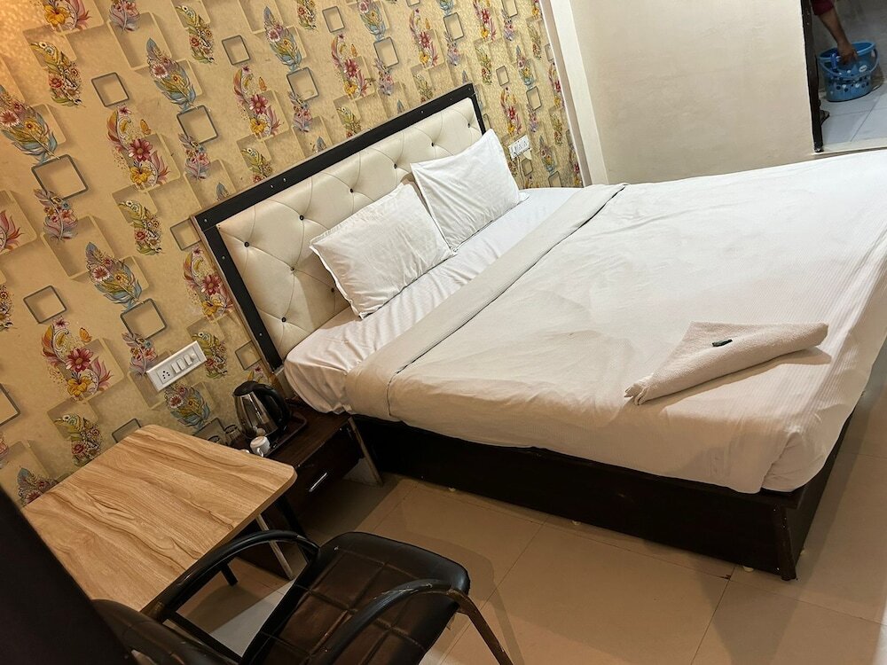 Индаур: Hotel SS-1