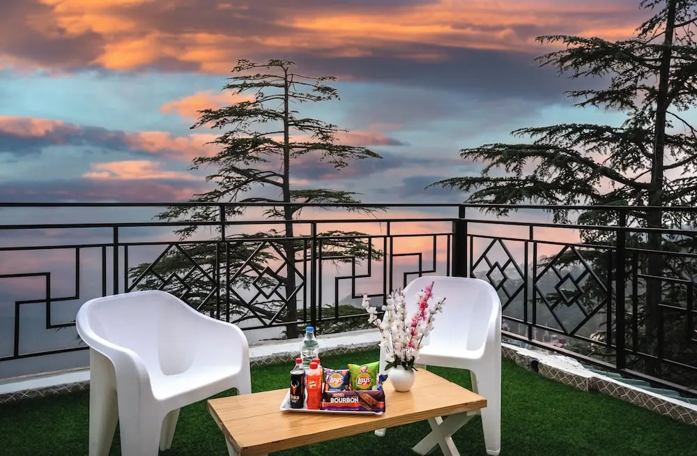 Шимла: The Sunset Abode Shimla 4BR Valley Views