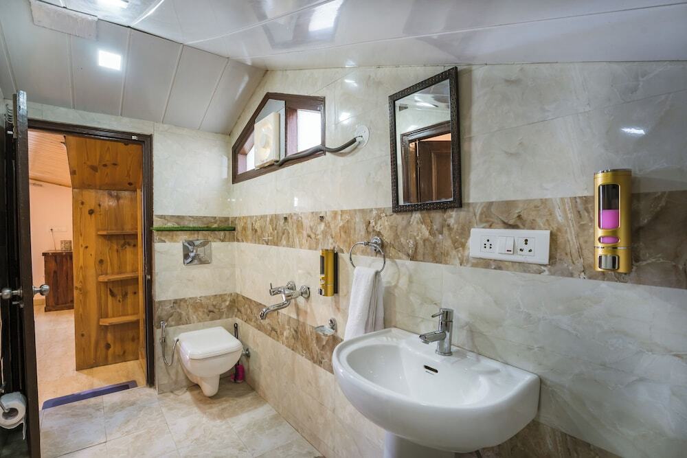 Шимла: The Sunset Abode Shimla 4BR Valley Views