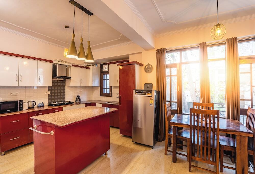 Шимла: The Sunset Abode Shimla 4BR Valley Views