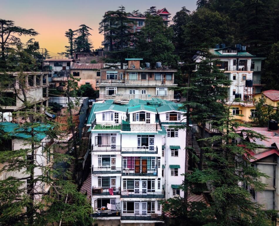 Шимла: The Sunset Abode Shimla 4BR Valley Views