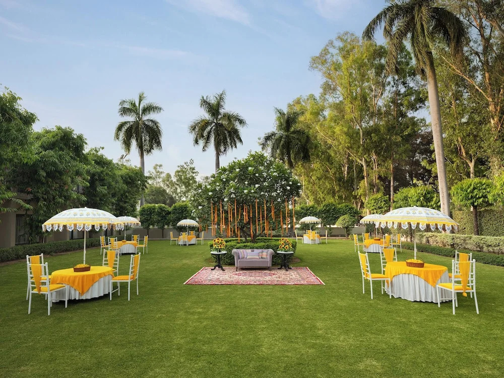 Мератх: AM Hotel Kollection, Meerut