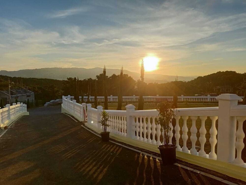 Шиллонг: Windermere Resorts