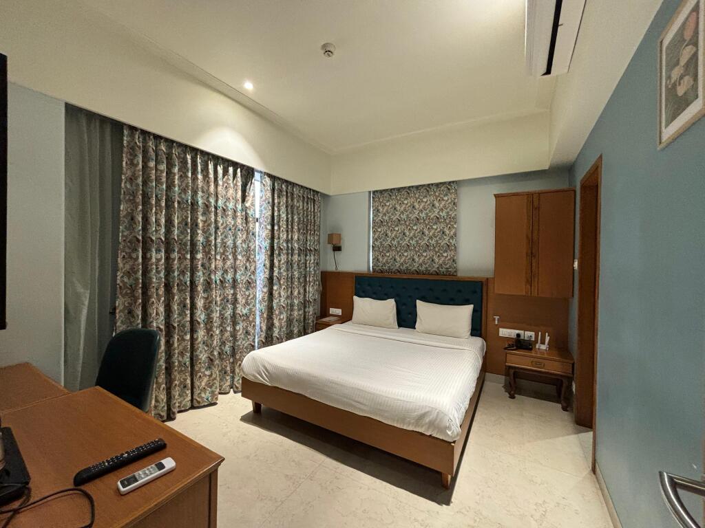 Мумбаи: Hotel Fisco The Hub Link