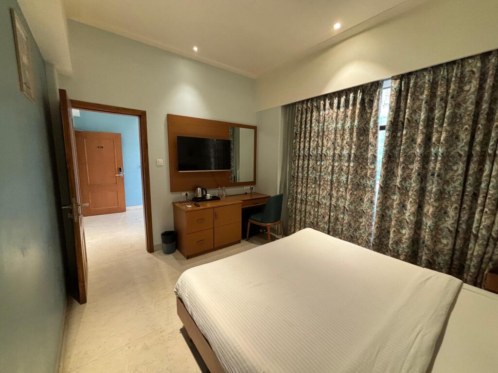 Мумбаи: Hotel Fisco The Hub Link