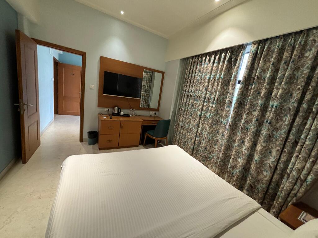 Мумбаи: Hotel Fisco The Hub Link