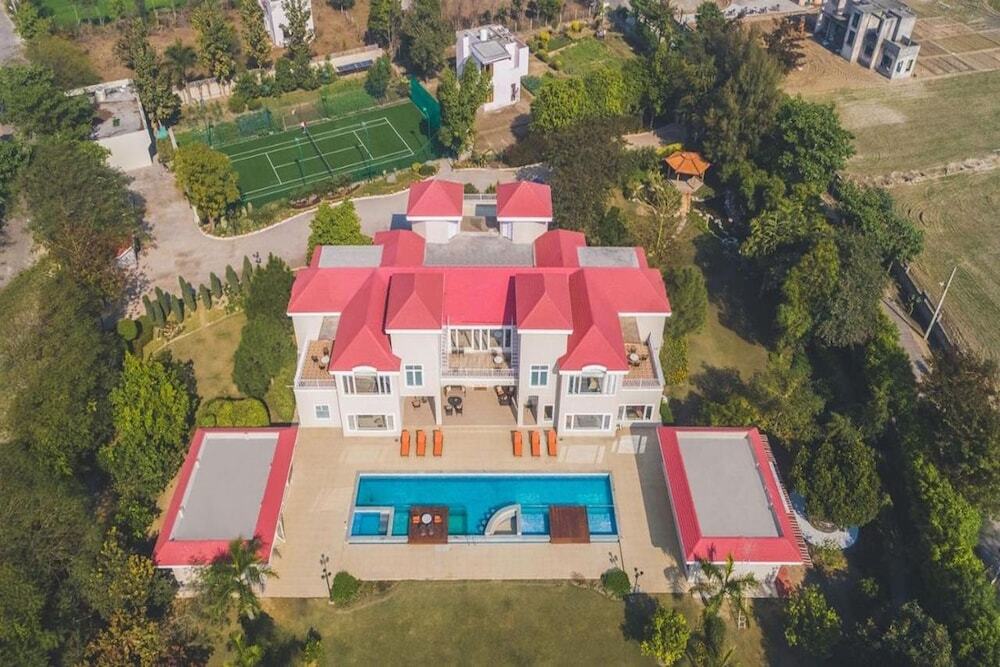 Большая Нойда: BluSalzz Collection - Siddha Wellness Village, Faridabad - Haryana