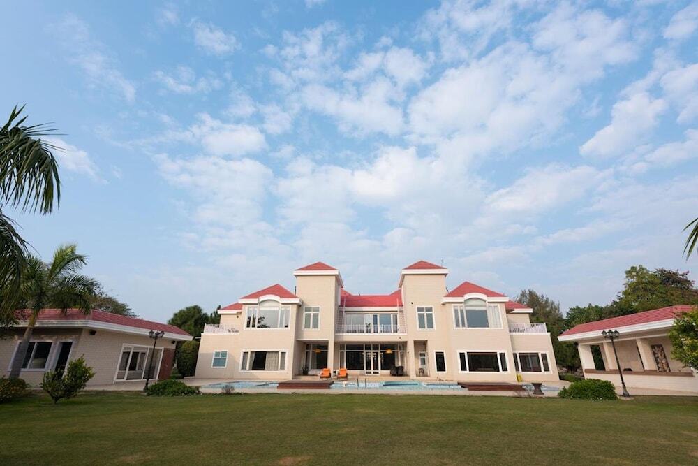 Большая Нойда: BluSalzz Collection - Siddha Wellness Village, Faridabad - Haryana