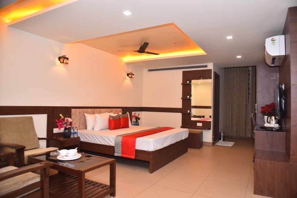 Kyarkoppa: M R Residency Dharwad
