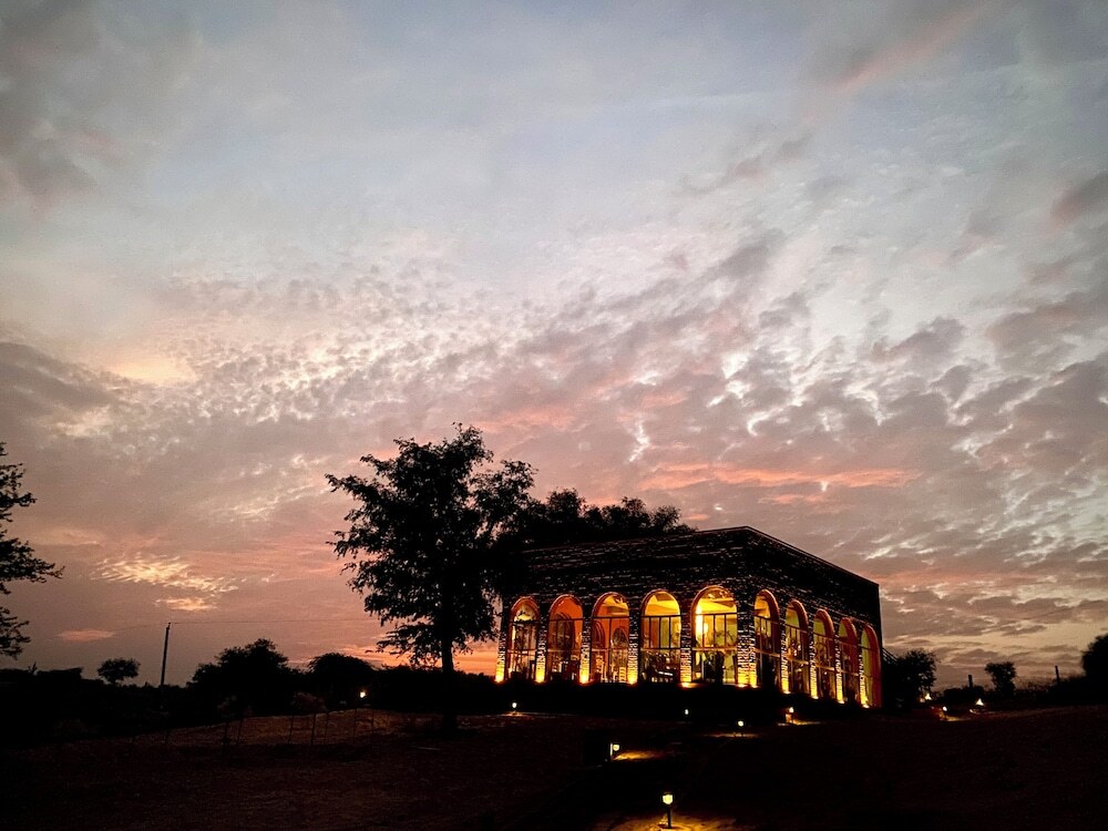 Khiyansaria: Kaner Retreat - India's First Desert Botanical Resort