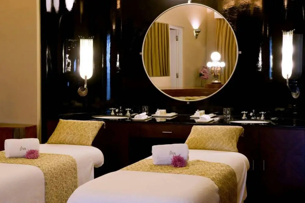 Хому: Hotel Surya Palace