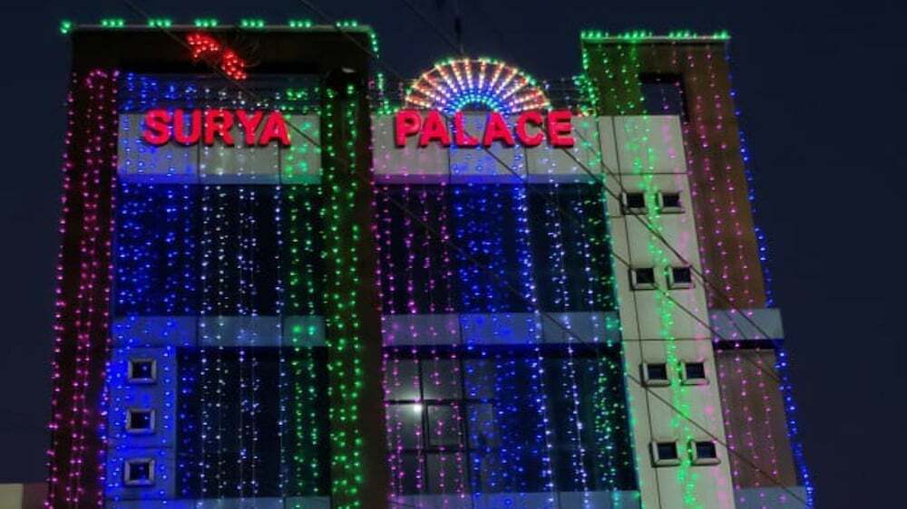 Хому: Hotel Surya Palace