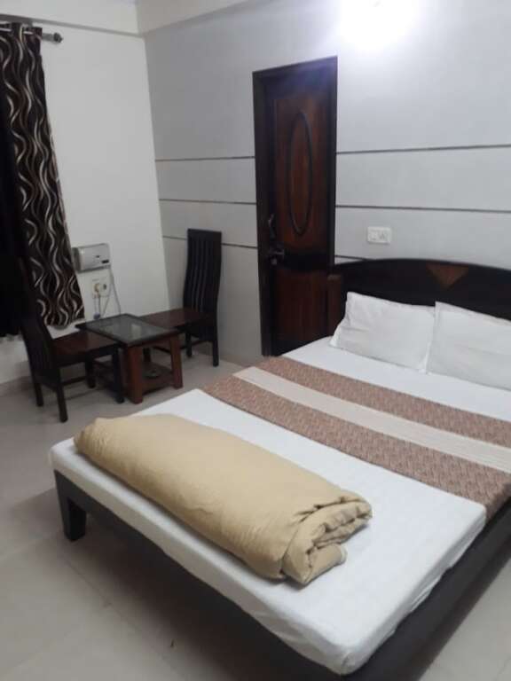 Хому: Hotel Surya Palace