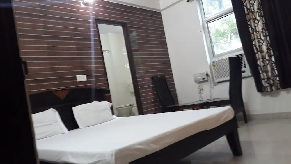 Хому: Hotel Surya Palace