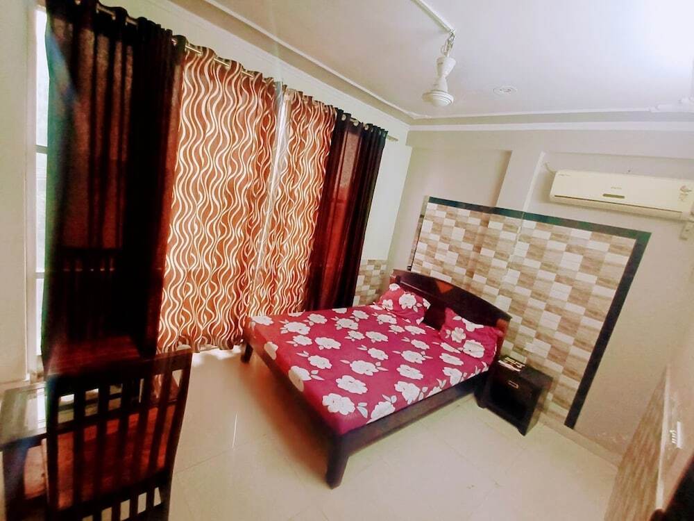 Хому: Hotel Surya Palace