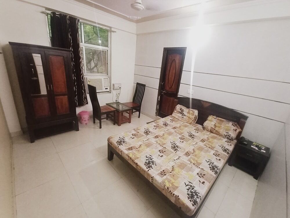 Хому: Hotel Surya Palace