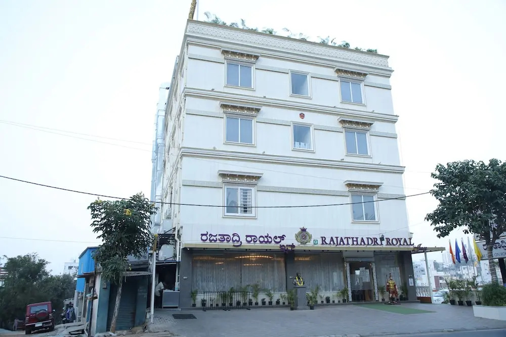 Бангалор: Rajathadri Royal Inn