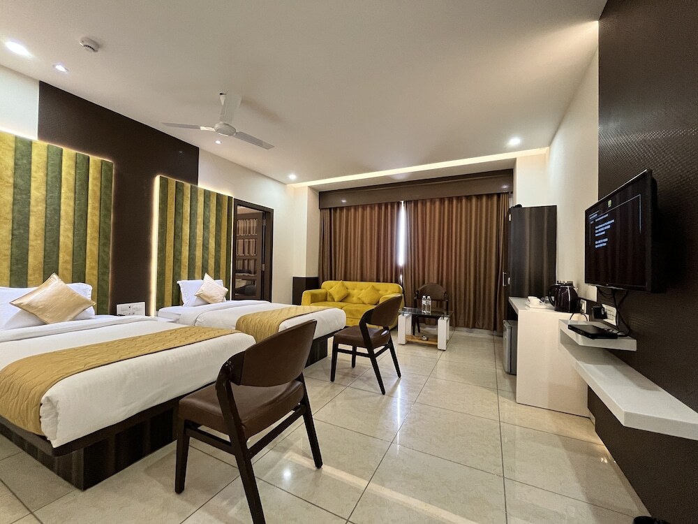 Вадодара: Hotel Grand Darshan Vadodara