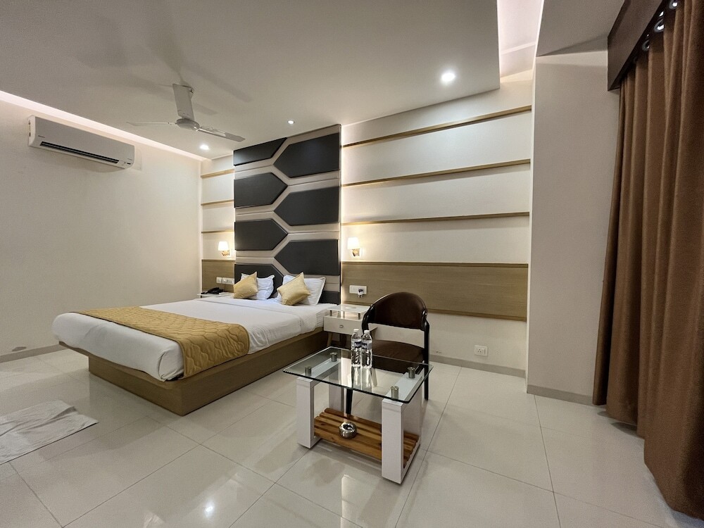 Вадодара: Hotel Grand Darshan Vadodara