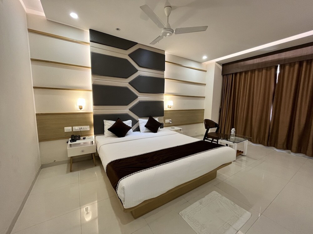 Вадодара: Hotel Grand Darshan Vadodara