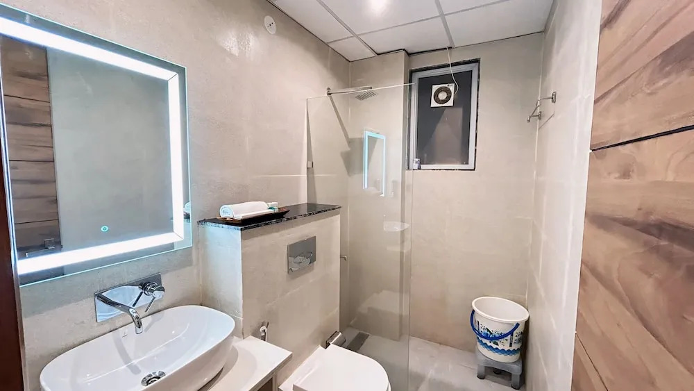 Большая Нойда: Raksha Suites & Banquet Greater Noida