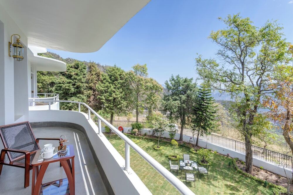 Нарендранагар: Kinwani House by Aalia Collection