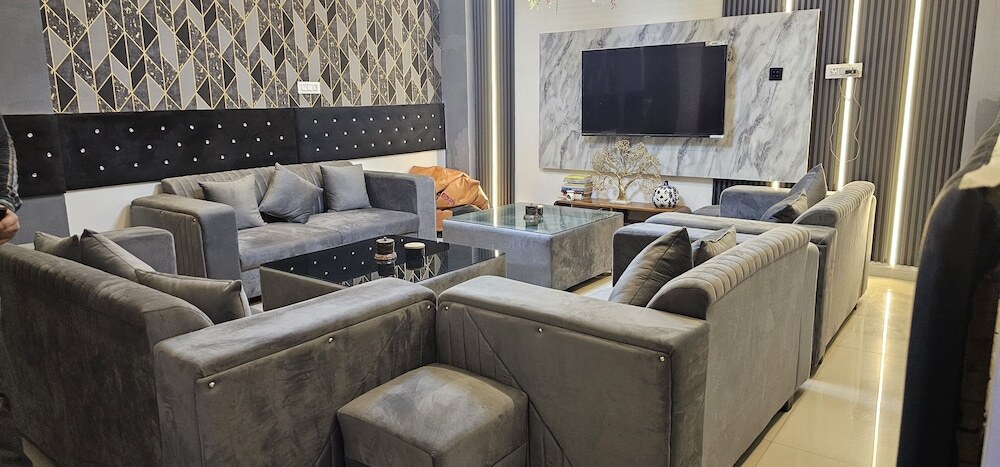 Нойда: Bunk house villa