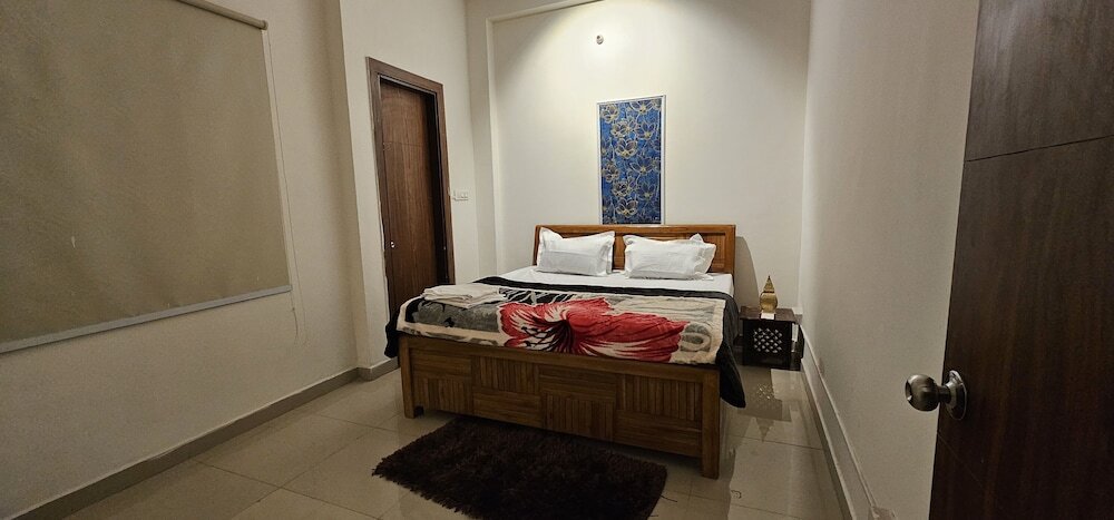 Нойда: Bunk house villa