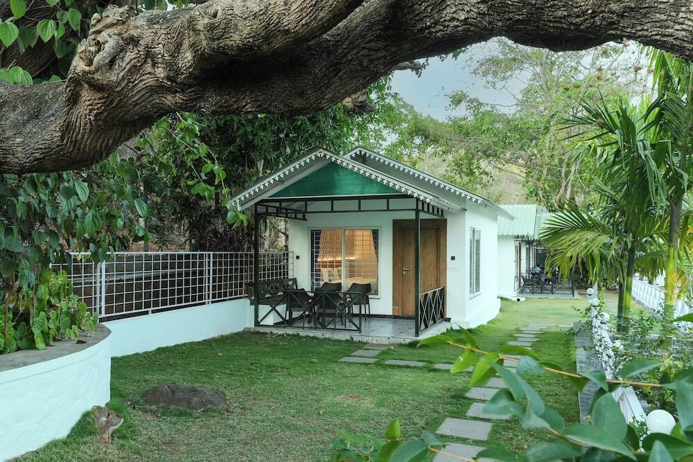 Ваниямбади: MGM Whispering Wind's Yelagiri