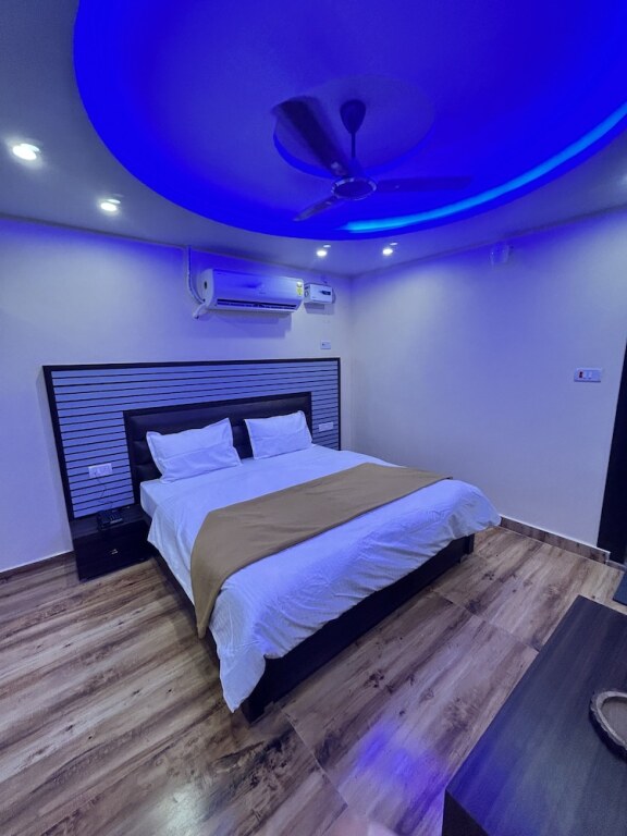 Файзабад: Hotel Raj Darbar