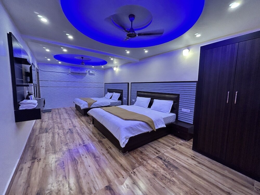Файзабад: Hotel Raj Darbar