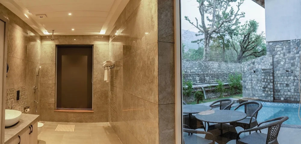 Наинитал: Evara Spa & Resort