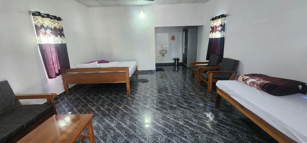 Джиоти Гаон: Falcon Jungle Resort