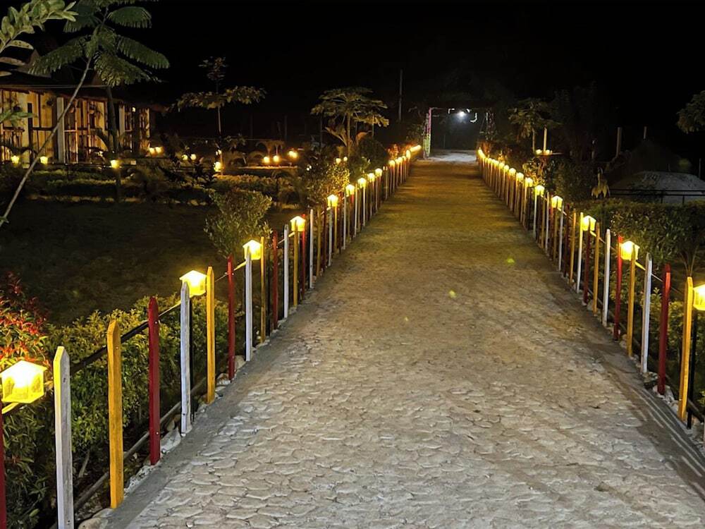 Джиоти Гаон: Falcon Jungle Resort