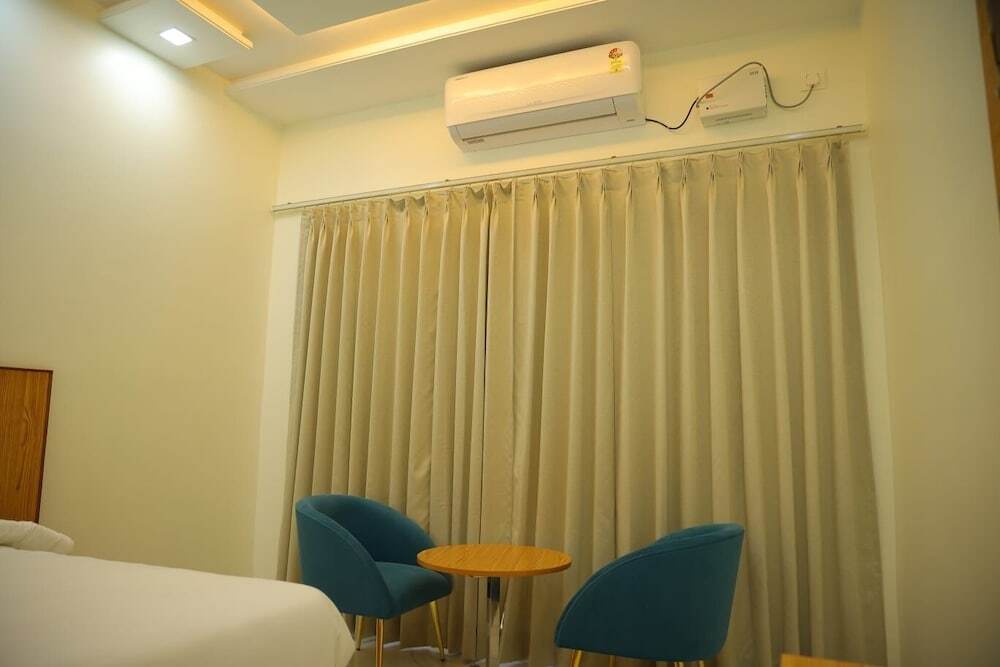 Коси: Hotel Shri Radha Orchid