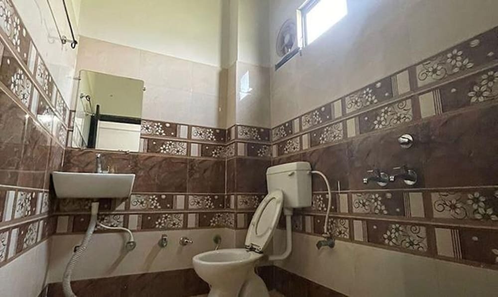 Файзабад: Fabhotel Kalawati Palace