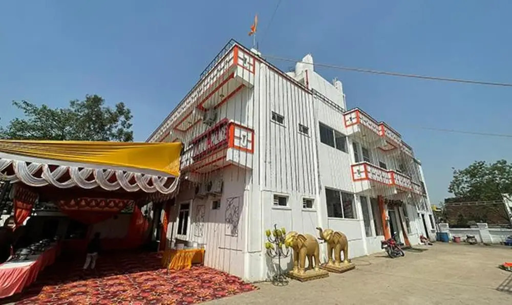 Файзабад: Fabhotel Kalawati Palace