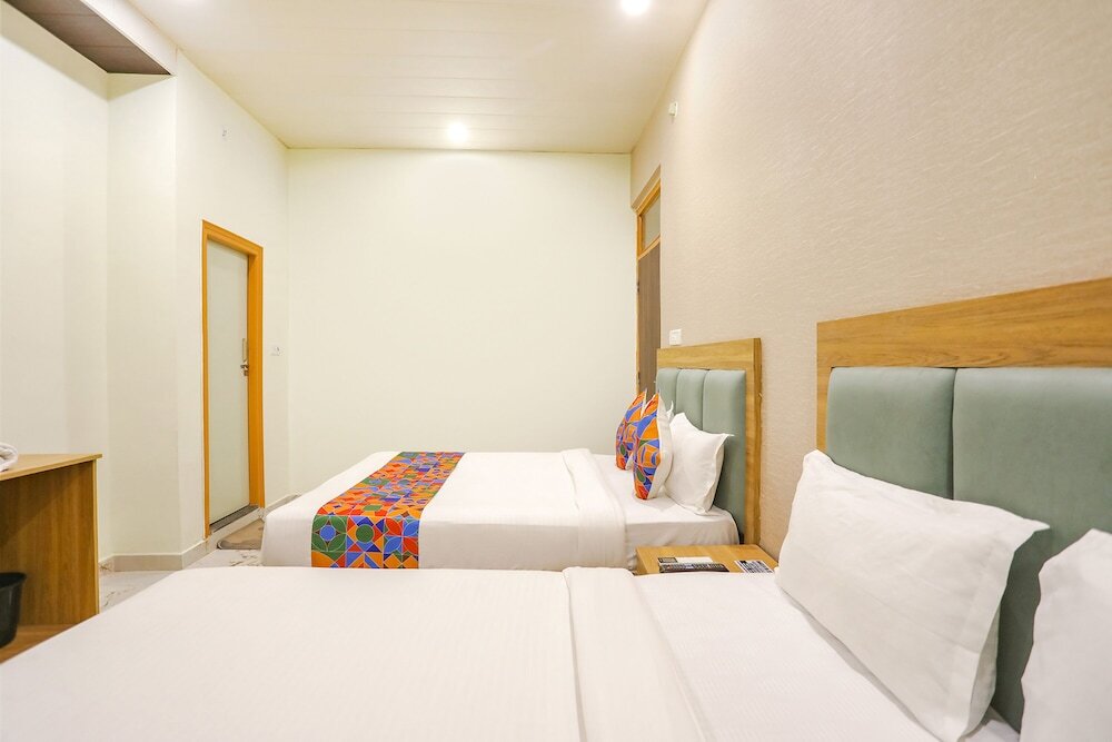 Файзабад: Fabhotel Maharishi Inn