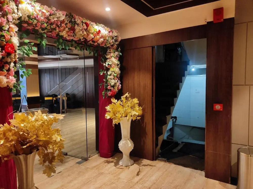 Горакхпур: Sharda dinings Gorakhpur