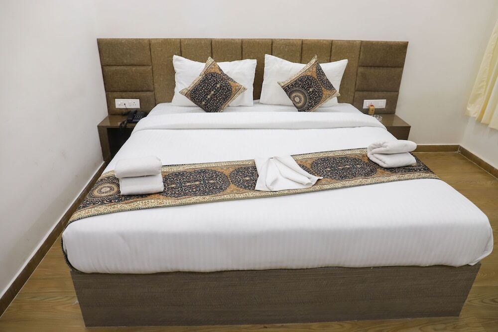 Сарнатх: Hotel Gulmohar Plaza By Auroville Ent