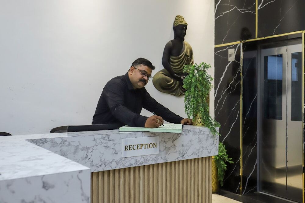 Сарнатх: Hotel Gulmohar Plaza By Auroville Ent