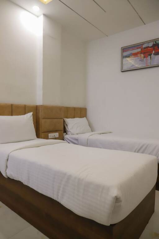 Сарнатх: Hotel Gulmohar Plaza By Auroville Ent