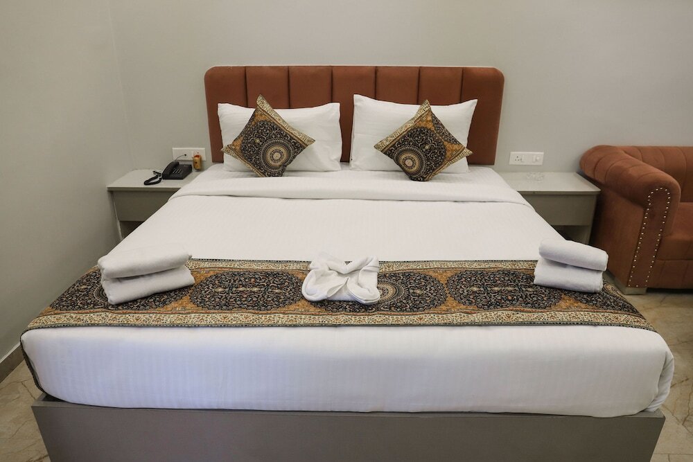 Сарнатх: Hotel Gulmohar Plaza By Auroville Ent